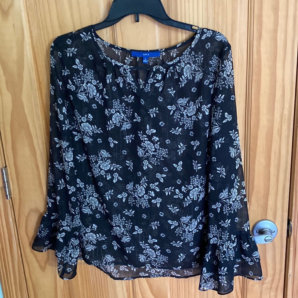 Apt 9 women’s long sleeve floral blouse
